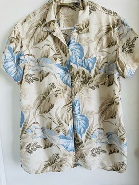 Liz Claiborne Cream Short-Sleeve Floral Blouse with Light Blue and Tan Print